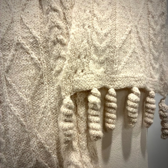 Hand Made from Peru, Beanie and Scarf Set - Picture 3 of 4